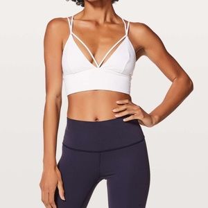 Lululemon pushing limits bra. Pads not included. Size fits like a 6 or 8.
